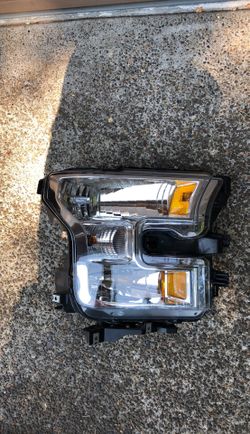 Ford F-150 2015 Right Headlight