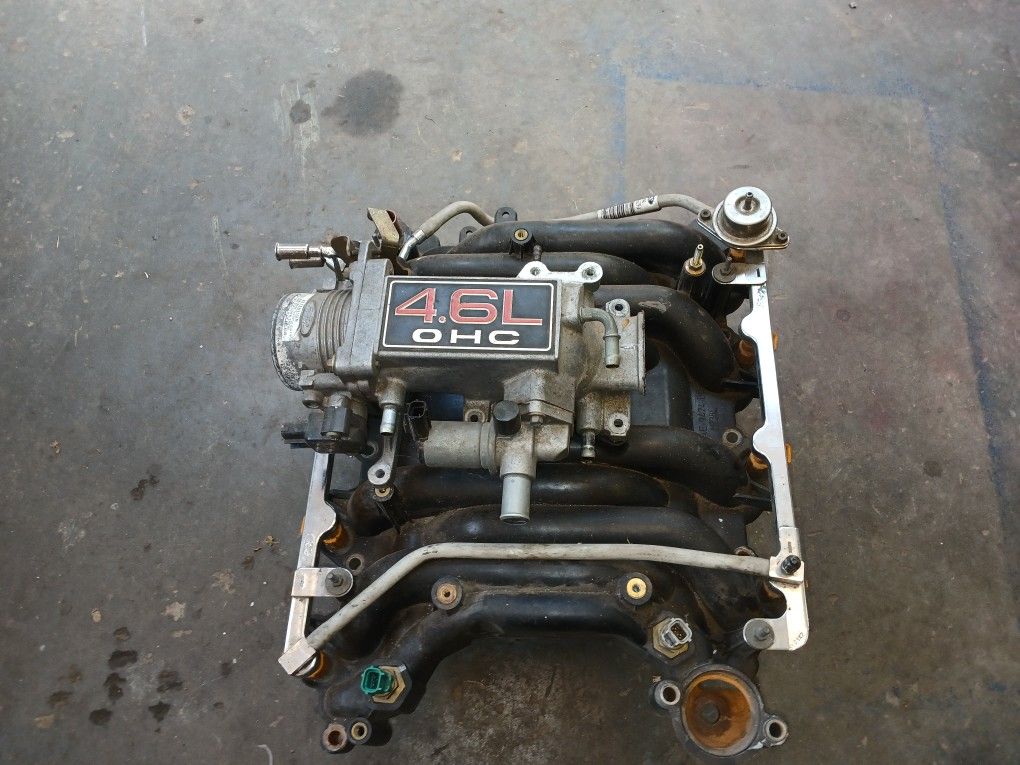 Intake And Throttle Body From 94 Mercury Cougar