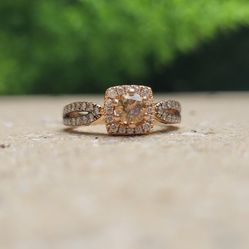 14K Gold LeVian 1.25 Cts TDW Diamond Ring (Retails for $3299)(Jewelry Box Included)