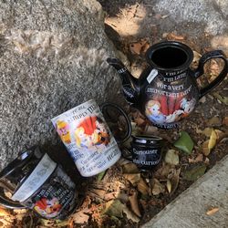 Disney Parks Collectors: Alice In Wonderland Tea Set and Mugs