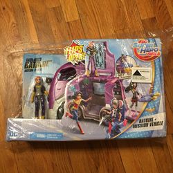 DC Super Hero Girls Batgirl and Mission Vehicle