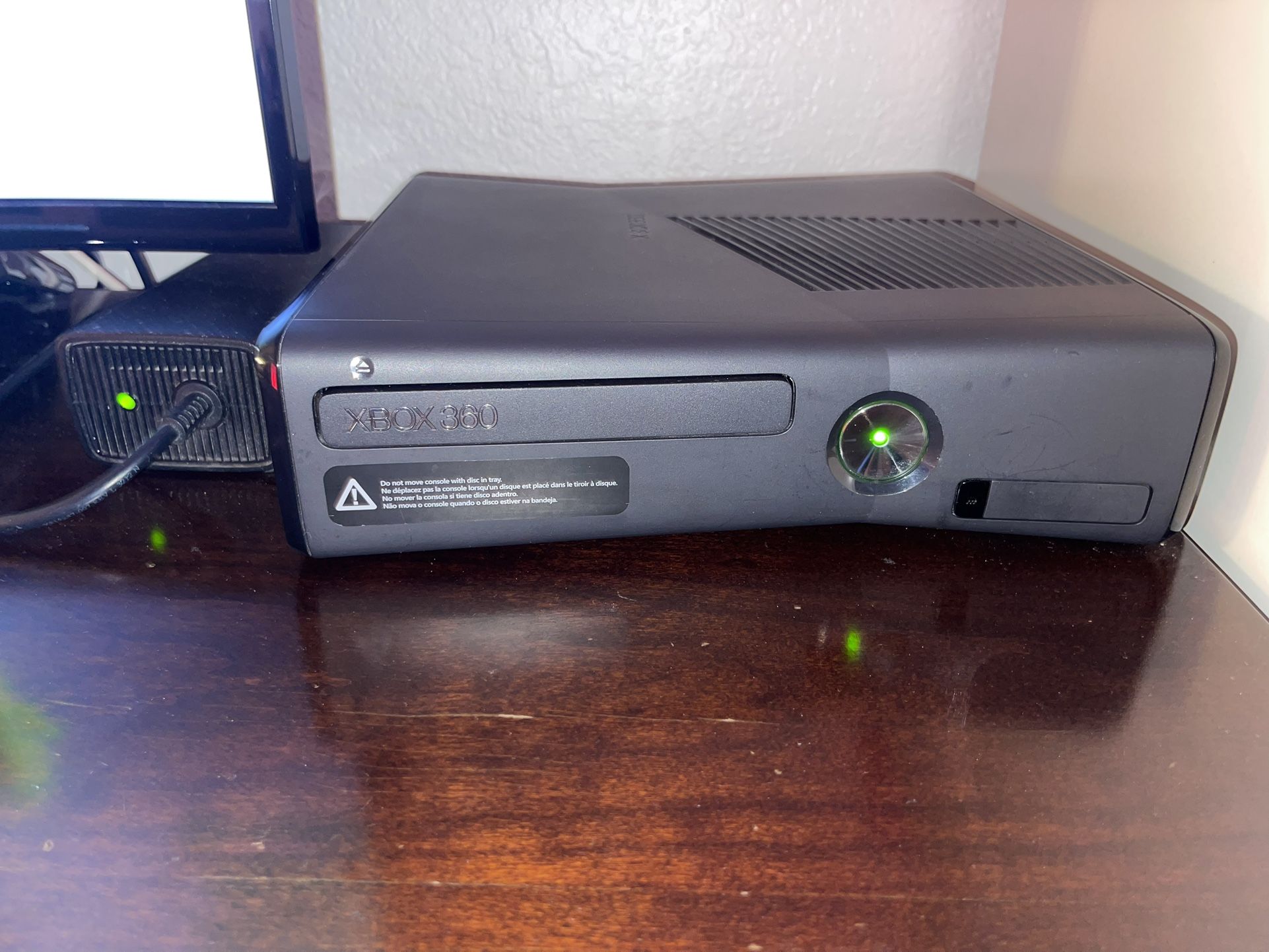 Xbox 360 with one remote and 6 games