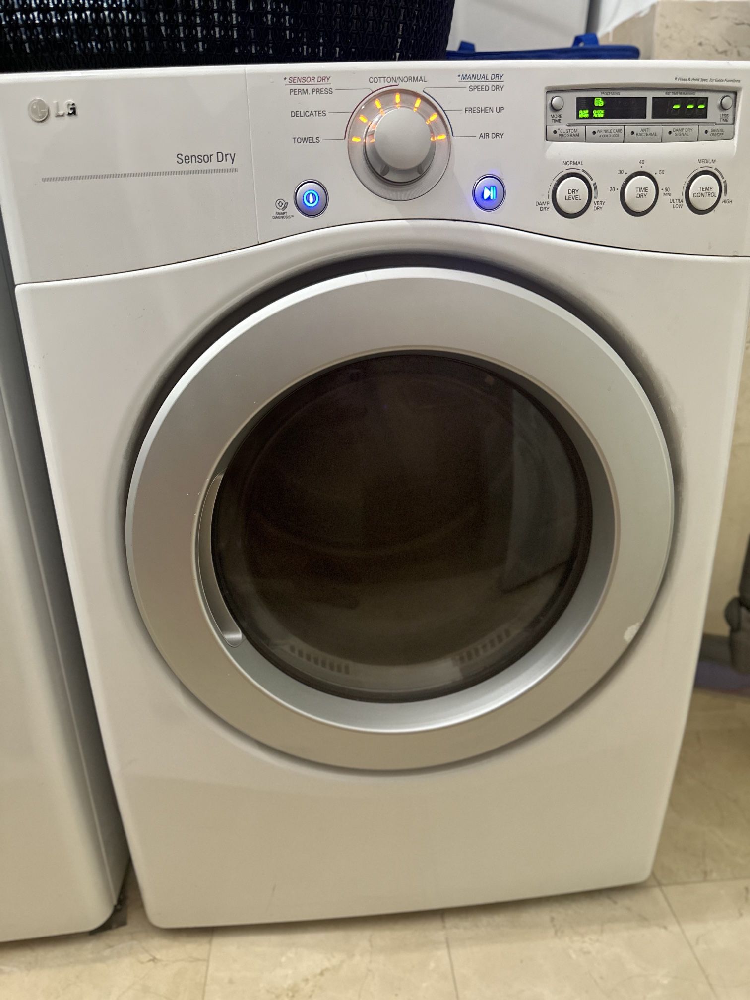 LG washer drier / dryer combo almost new
