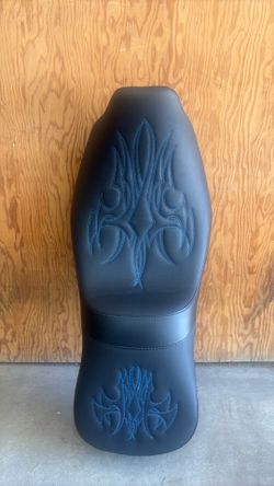 2008 harley Davidson Road King Danny Gray designs custom seat with blue stitching