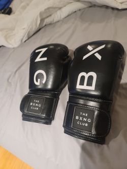 Boxing Gloves - like new SM/MD