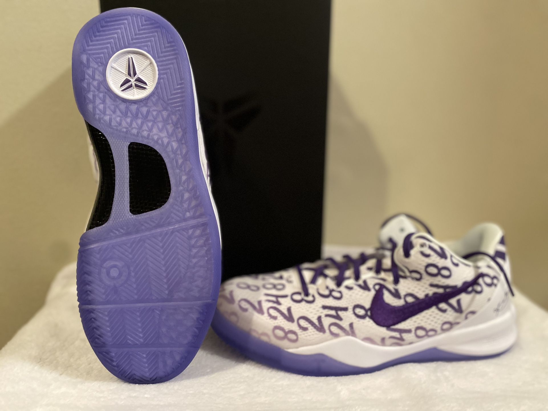 Kobe 8 Protro Court Purple Size 6.5y (Brand New)