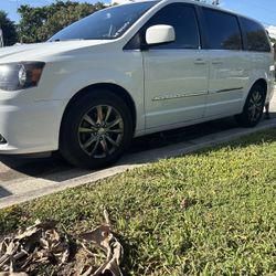 2016 Chrysler Town & Country