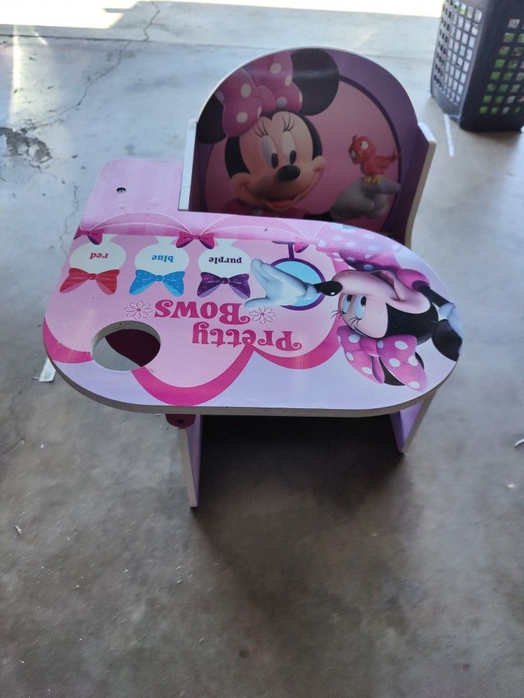 Minnie Mouse Kid Desk