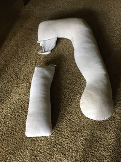 Body pillow w detachable part