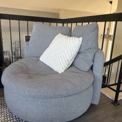 Cozy Oversized Swivel Chair – Light Gray