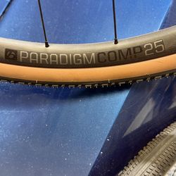 Bontrager road/Gravel wheel set Plus SRAM cranks