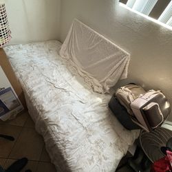 Twin Bed / Hospital Bed 