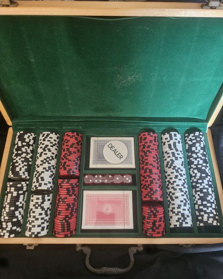 Vintage NEW poker Set