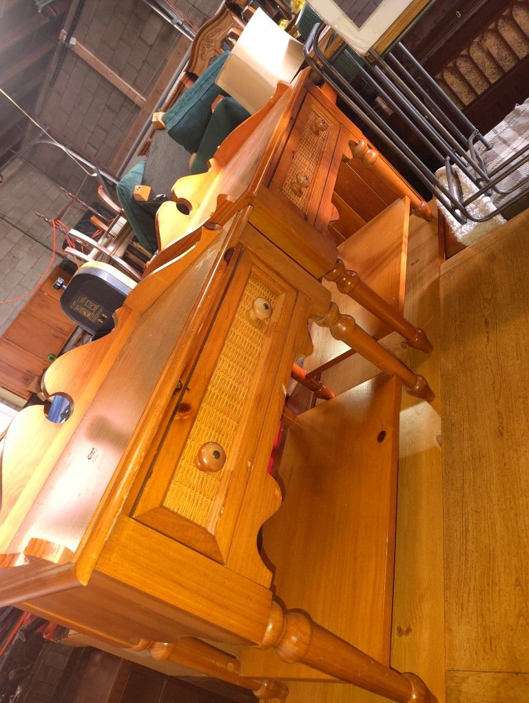 2 Matching Stands