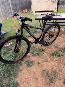 Mountain/ trail bike