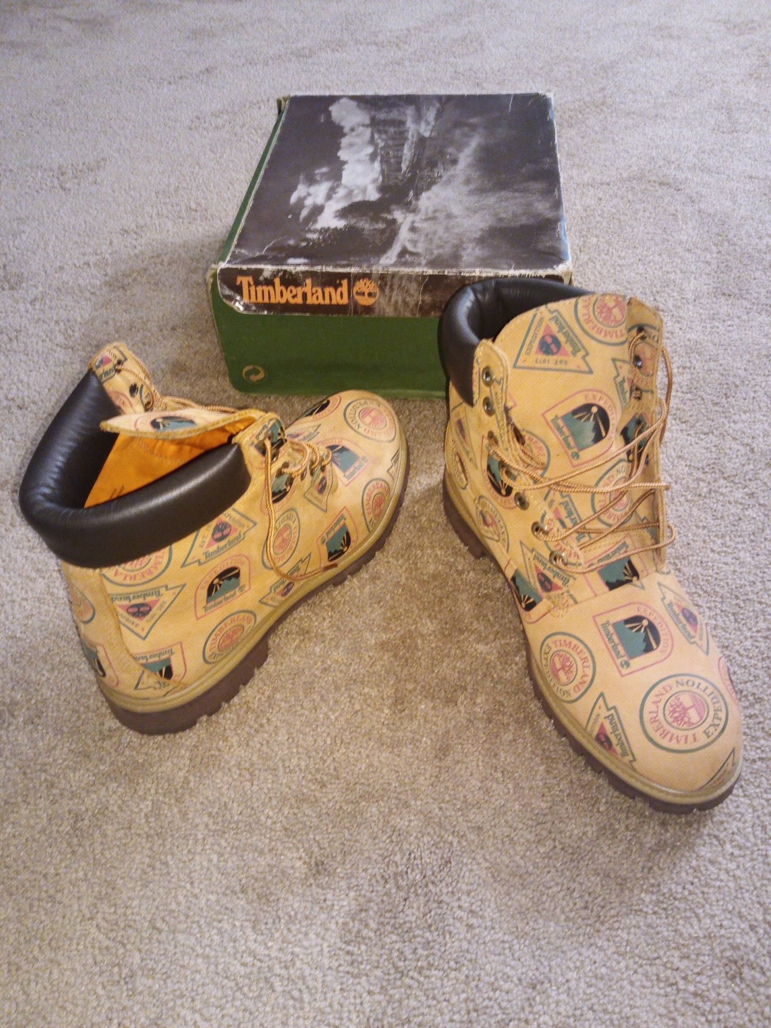 TIMBERLANDS BOOTS.