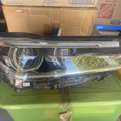 2016-2019 BMW 750i Passenger side Headlight