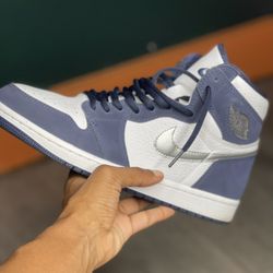 Air Jordan 1 Midnight Navy 