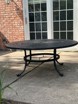 Wrought iron coffee table & light metal chairs