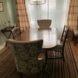 Dining Room Table/Six Chairs