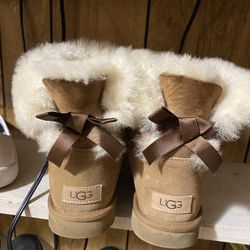 Women’s UGG’s Size 9