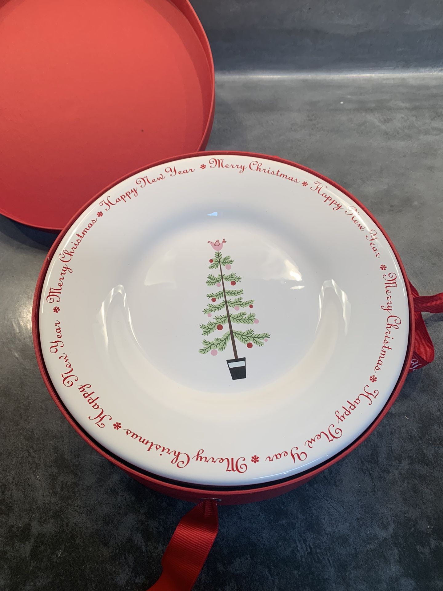 LIKE NEW Set of 4 World Market Christmas dishes