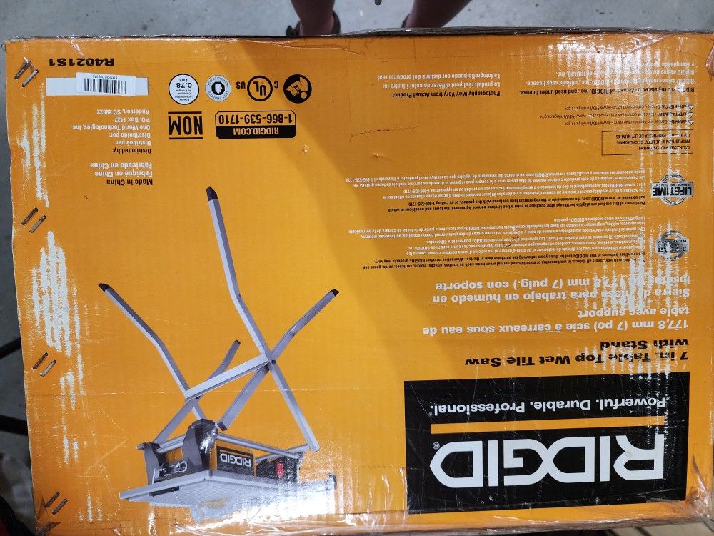 Rigid 7" Table top wet tile saw with stand