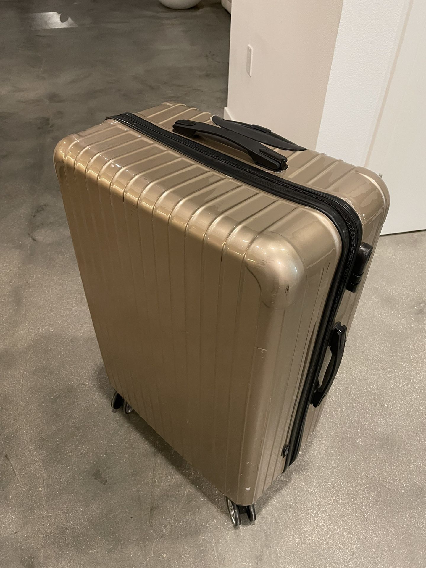 Extra Large Suitcase for Sale in Los Angeles, CA - OfferUp