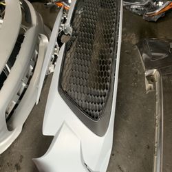 2020-2022 Toyota Corolla LE Front Bumper And Lower Grille