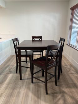 Dining room table and 4 chairs