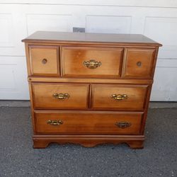 WOOD. DRESSER