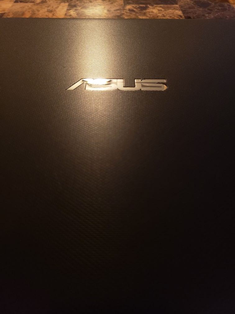 ASUS X551M 15.6 INCH LAPTOP w/ Windows 10 and charger! Great condition MUST SALE willing to take Best Offer Available!