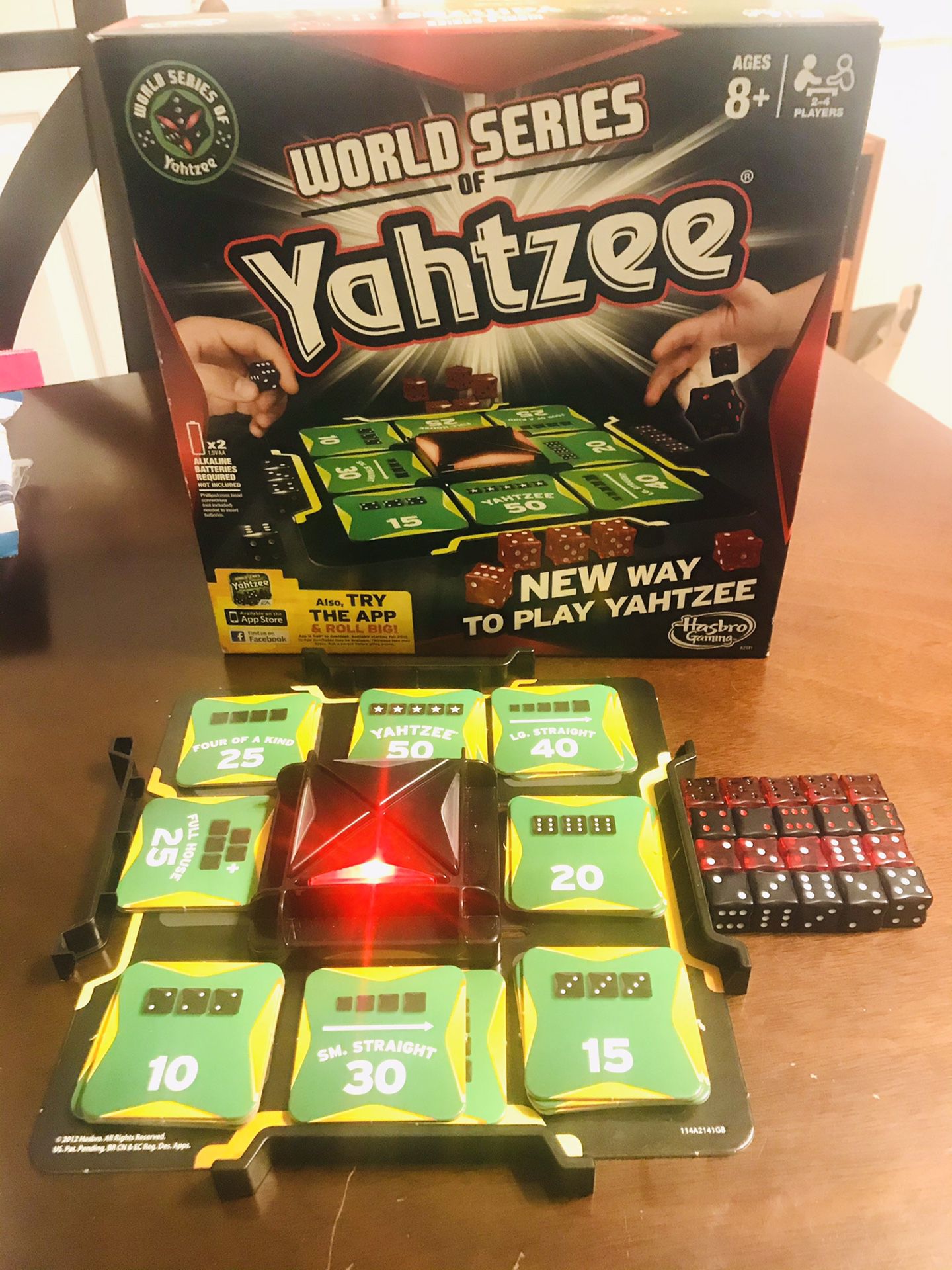 2012 Hasbro World Series of Yahtzee Board Game