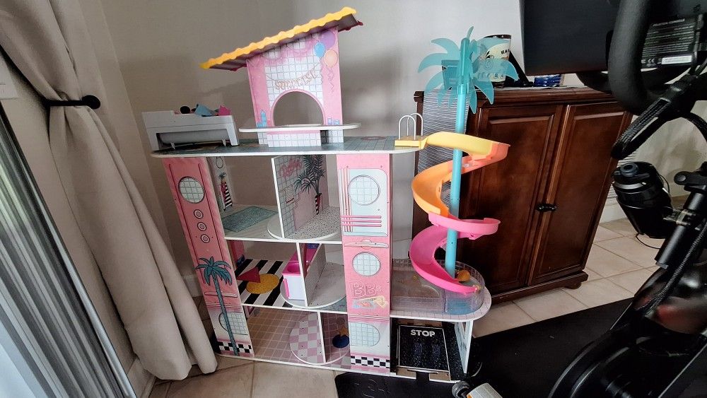 LOL Surprise OMG fashion doll house