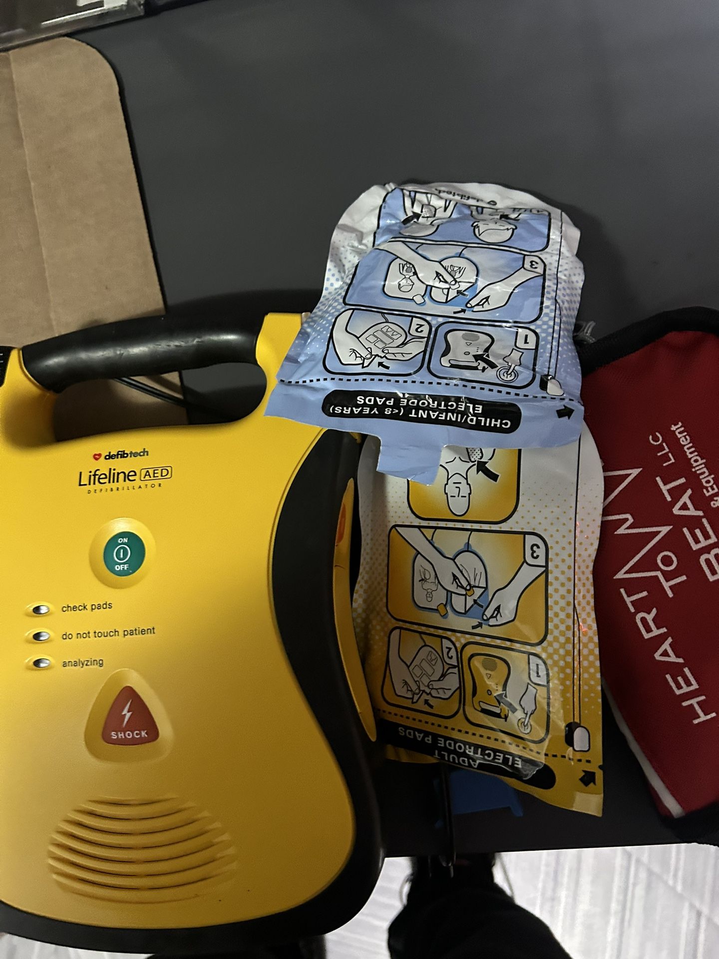 Detach. Lifeline (AED)defibrillator