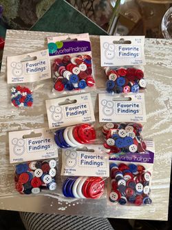 Red White & Blue Patriotic Buttons Lot - 8 New Packs (451 buttons! ) Assorted lot of 8 packs of Favorite Findings craft buttons. This collection inc