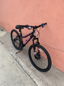 Mongoose mountain bike 24 inches tires good condition ready to ride