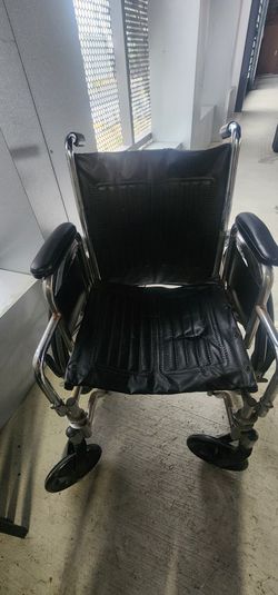 Drive - adult regular wheel chair.
Folds up for easy travel and storage.
Used- perfect condition