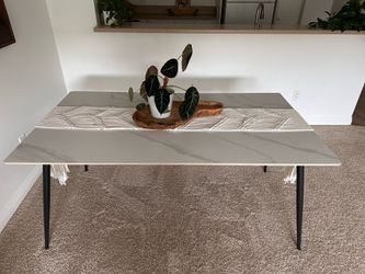 Marbled/stone dining room table