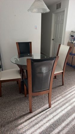 Table with 4 chairs, 2 black and 2 white