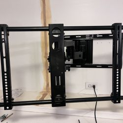 Large Full Motion Tilt & Swivel TV Wall Mount Universal brackets fit most flat-panel TVs 37" – 60"