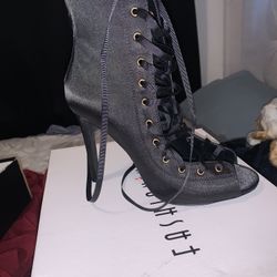 Heels Size 9 Women— 25.00 Dollars