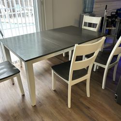 Bob’s Furniture Dinning Table W/4 Chairs And A Bench, Comes With It’s Leaf Like New Table