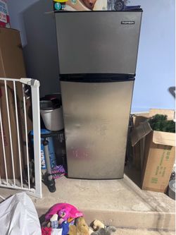 Fridge with top freezer