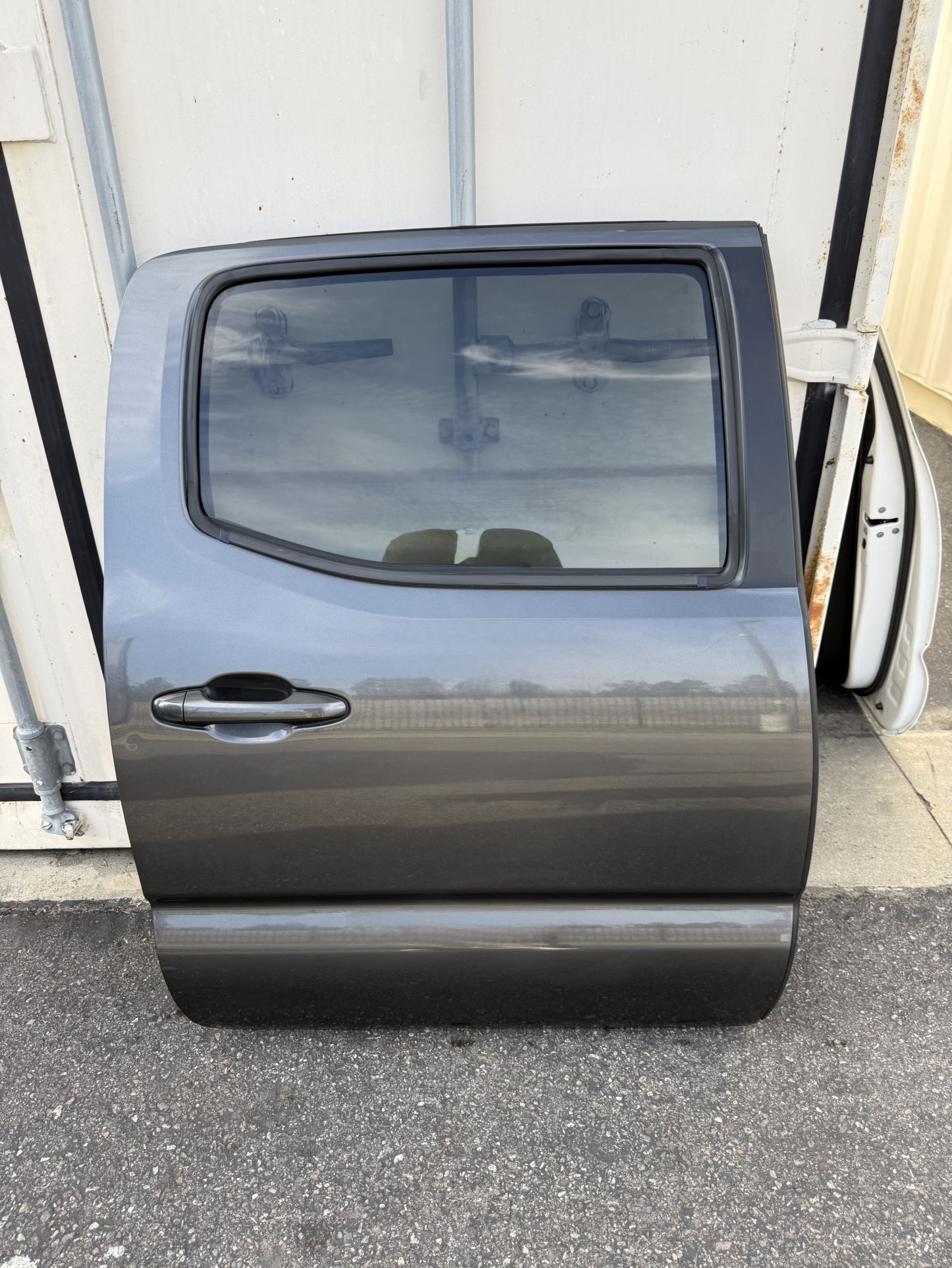 2016-2023 TOYOTA TACOMA RIGHT PASSENGER SIDE REAR DOOR OEM