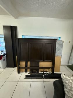 Cama camera de madera.