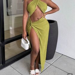 Olive Green Vacay Dress ✨