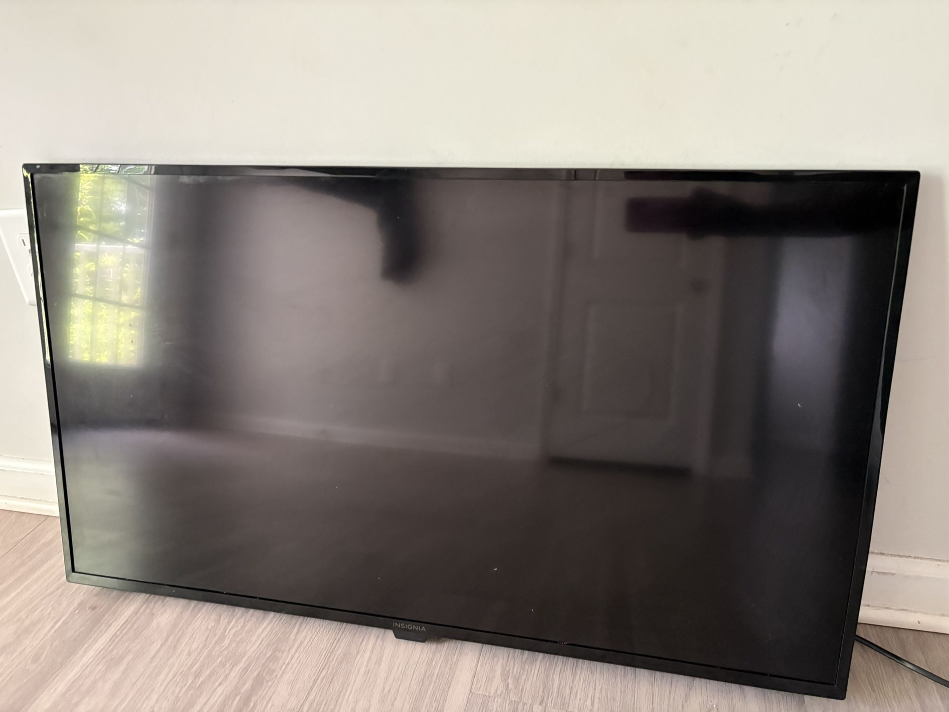 INSIGNIA Fire Smart Tv 42”