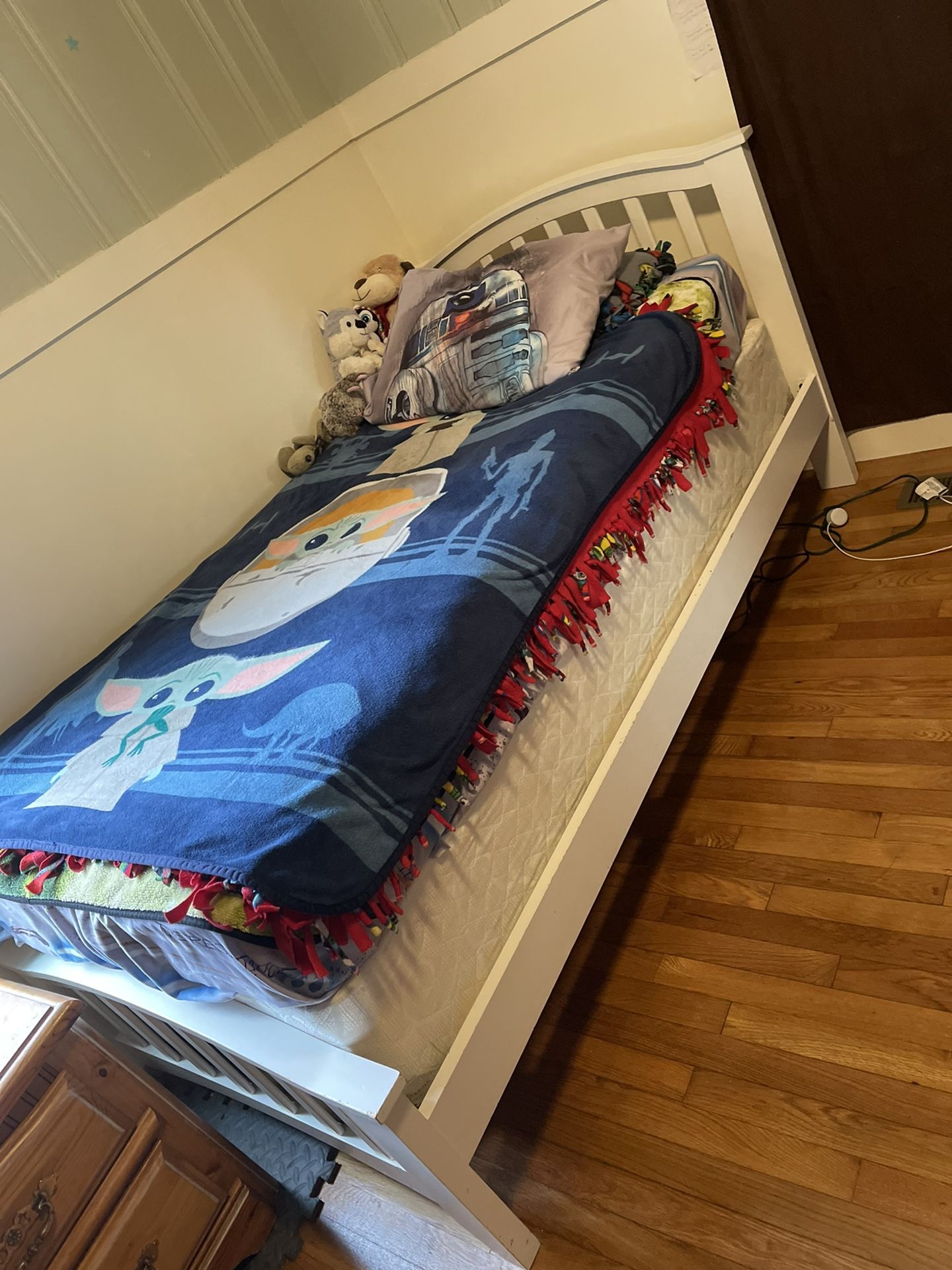 Toddler bed frame and box spring