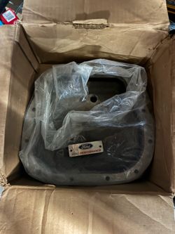 This is a Ford Performance 9.75" Rear Differential Cover (Part Number: M-4033-F975), designed for Ford F-150 and Raptor trucks equipped with a 9.75-in